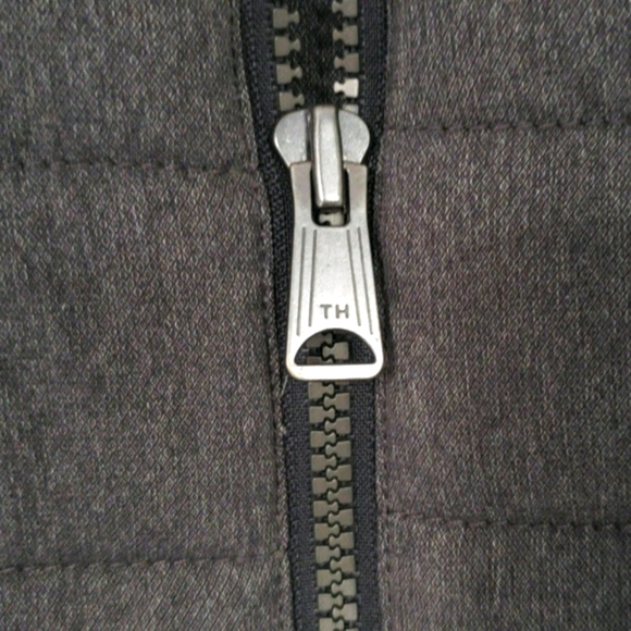 Tommy Hilfiger - Picture 2 of 4